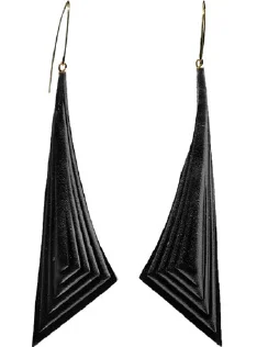 TRIANGLE EARRING